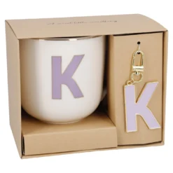 Becher Buchstabe mit Schlüsselanhänger, K/lila, 450 ml