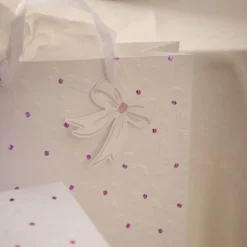 Geschenktüte Schleifen-Prägung, 26 x 32 cm