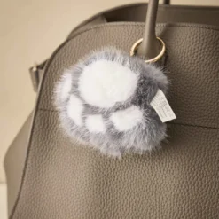Taschenanhänger Pfote, grau
